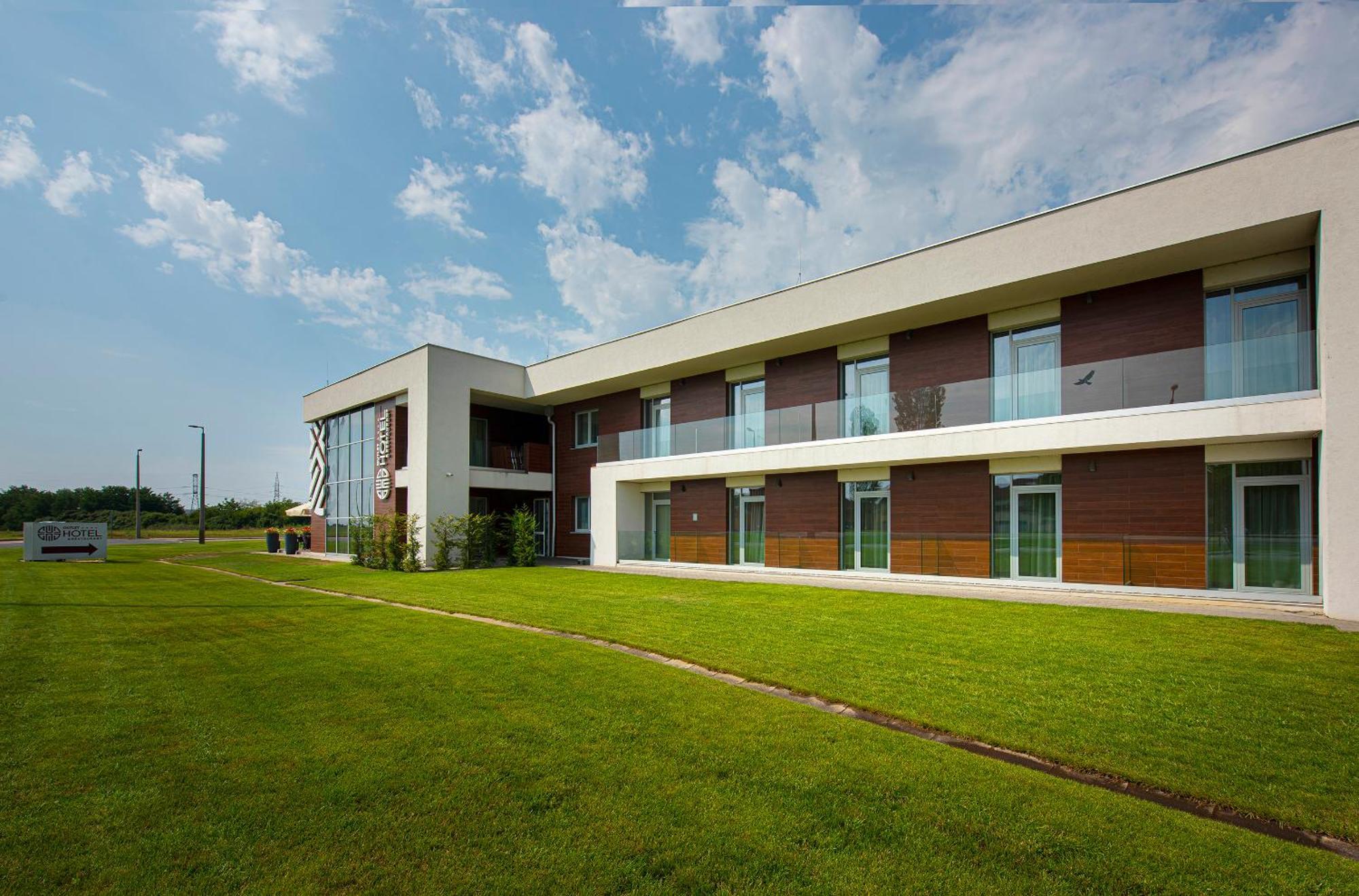 Outlet Hotel Polgár Exterior foto